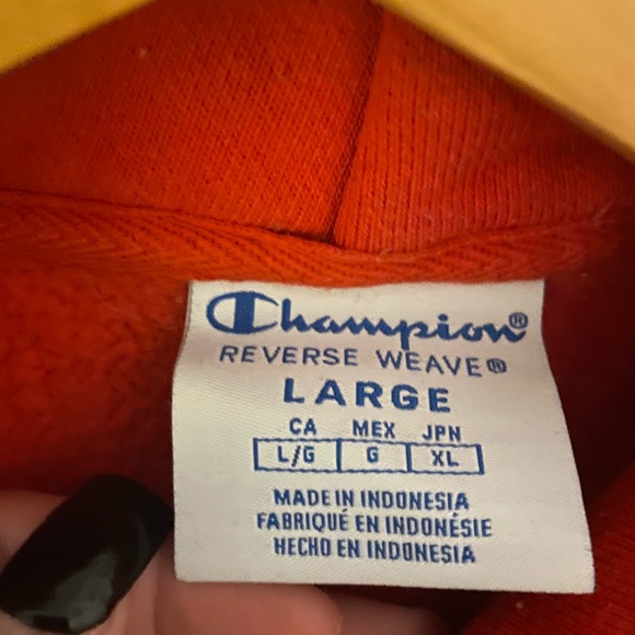 Red champion sweatshirt - Picture 2 of 2